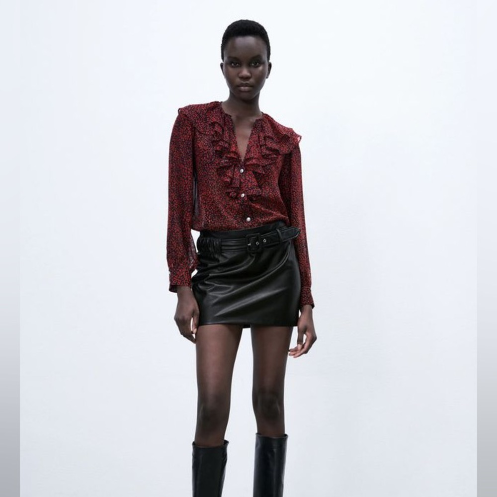 ZARA ANIMAL PRINT BLOUSE Top ruffled V-neck button Red Black